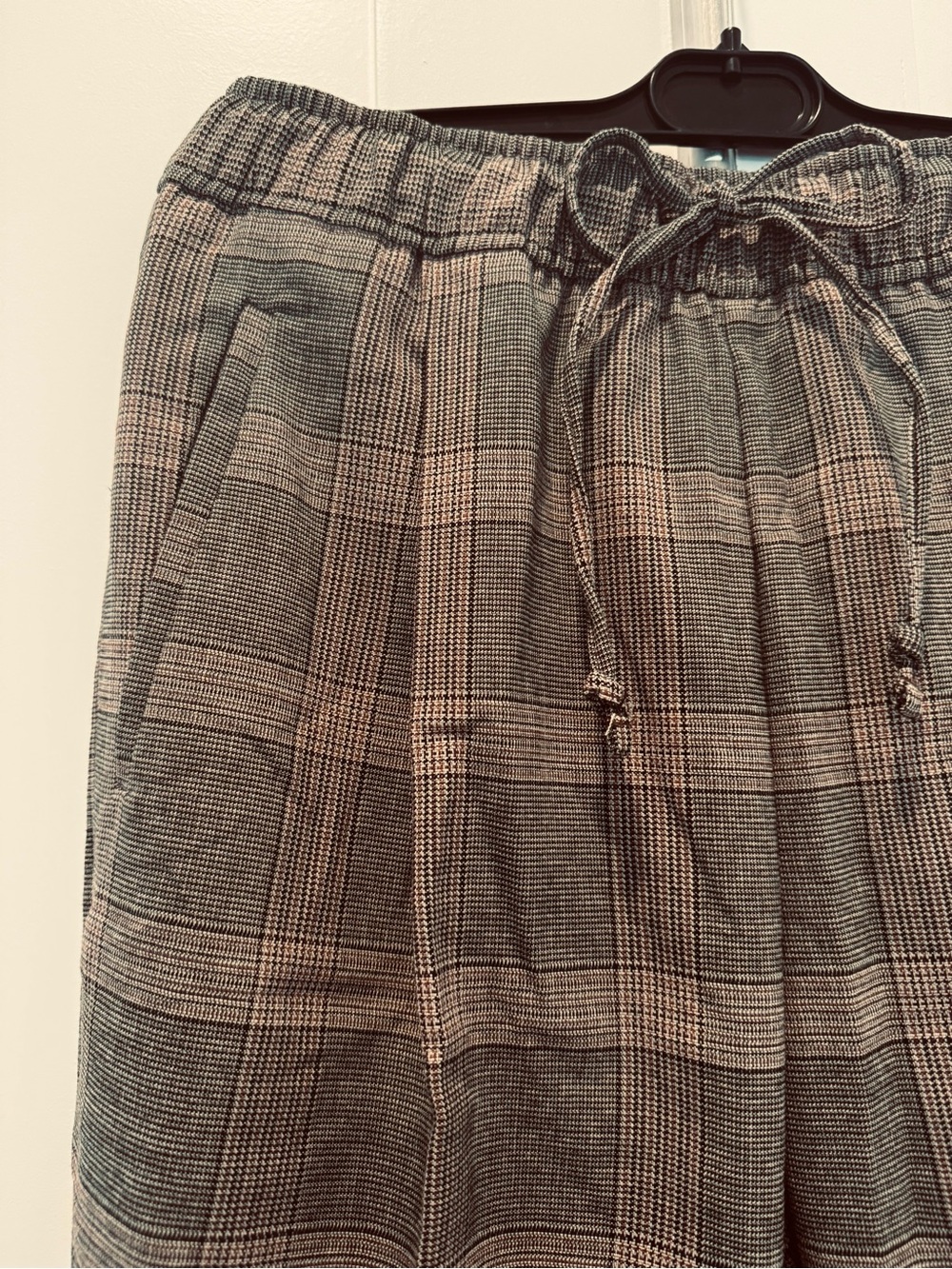 Old Navy Plaid Drawstring Trousers in Black and Cream